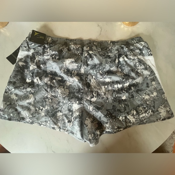 NWT Old Navy Active Women’s Running Shorts in Gray Splatter Print, Large - Picture 3 of 4